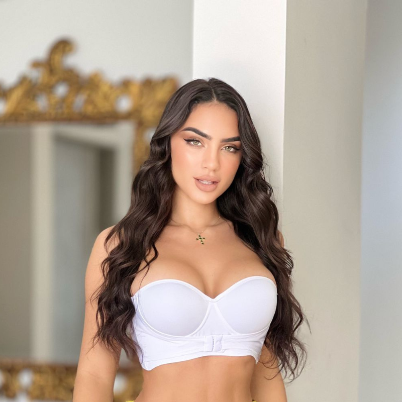 STRAPLESS MOLDEADOR CON REALCE