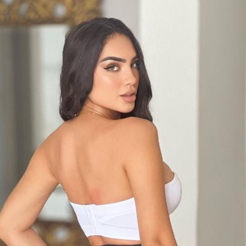 STRAPLESS MOLDEADOR CON REALCE